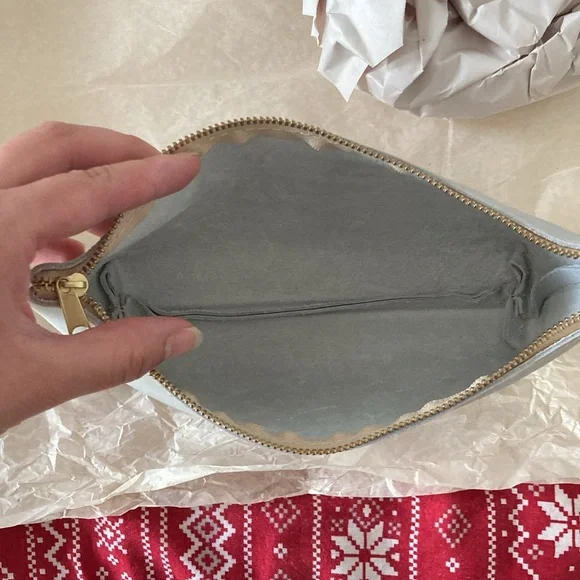 Portland Leather Utility Bag - Picture 4 of 7